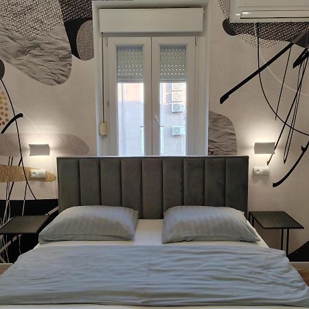 Town Square Apartment Zara Esterno foto