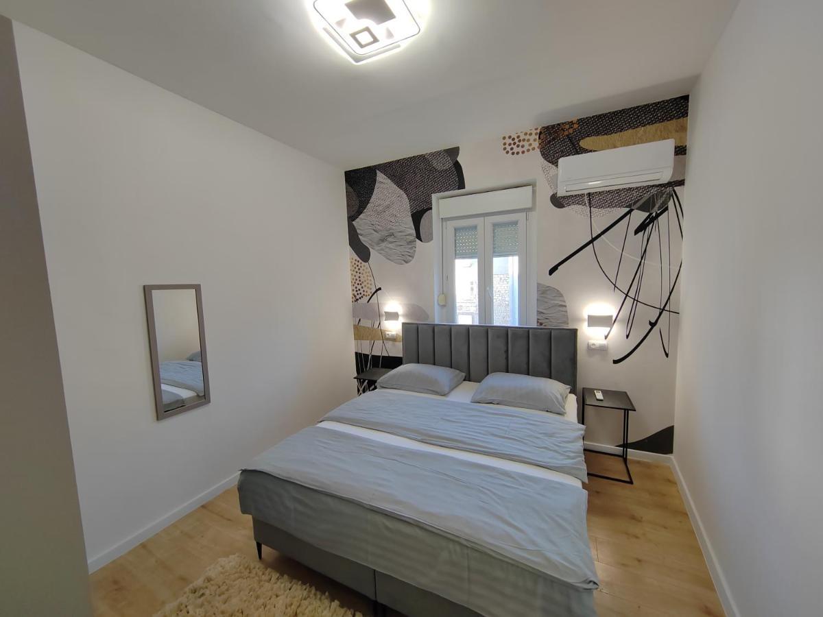 Town Square Apartment Zara Esterno foto