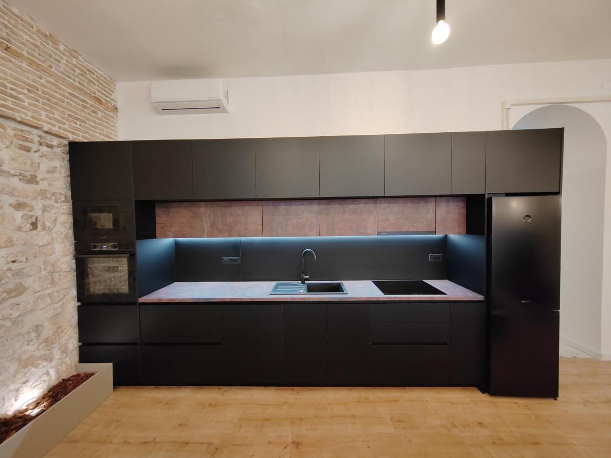 Town Square Apartment Zara Esterno foto