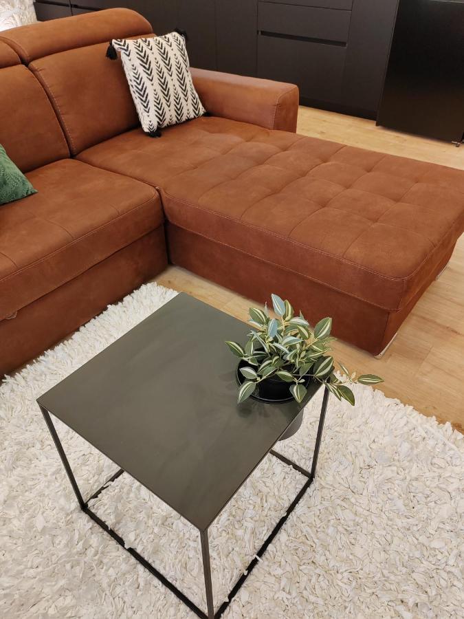 Town Square Apartment Zara Esterno foto