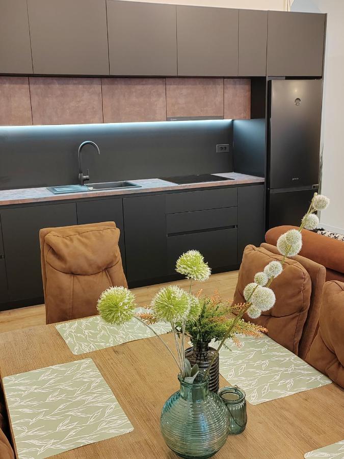 Town Square Apartment Zara Esterno foto